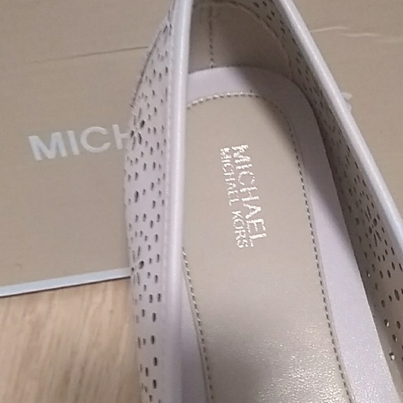 NEW NIB Michael Kors Perforated Leather Flats - Picture 4 of 5